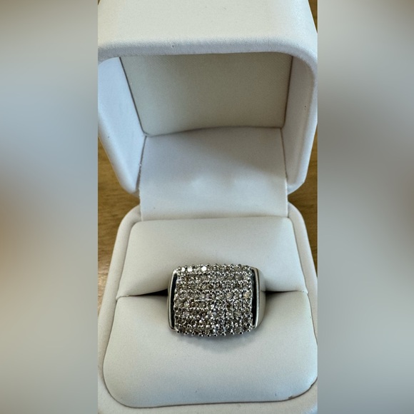 Vintage Estate Diamond Ring in White Gold - Picture 3 of 6